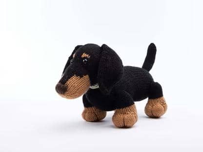 easy knitting pattern for dachshund dog toy side view
